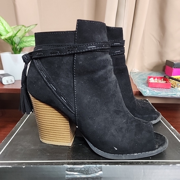 Qupid Peep Toe Black Booties. Size 7.5 - Picture 2 of 5
